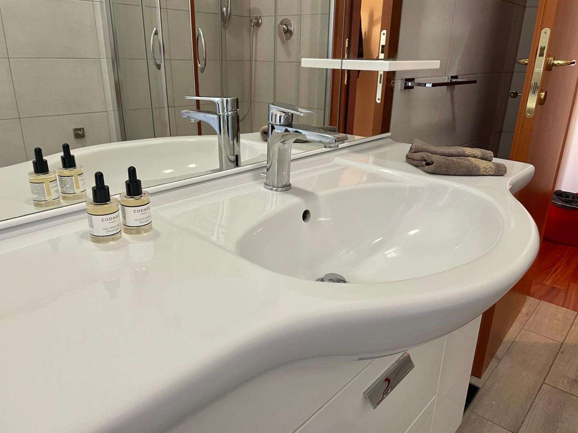 Lucens Domus Appartamento Roma Quartiere Trieste - Vicino Metro B1 - Buitenkant foto
